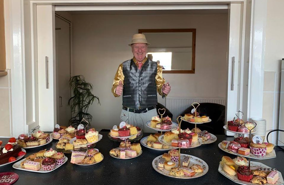 Patrick and the cakes, The Glamour Club volunteer